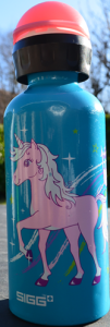 Dziecięcy bidon na wodę marki SIGG, niebieski z różowym jednorożcem