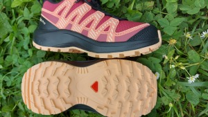 Rozowe buty trekkingowe dziecięce marki Salomon XA Pro, wodoodporne.